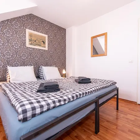 Stribrna Lhota 3* Mníšek pod Brdy