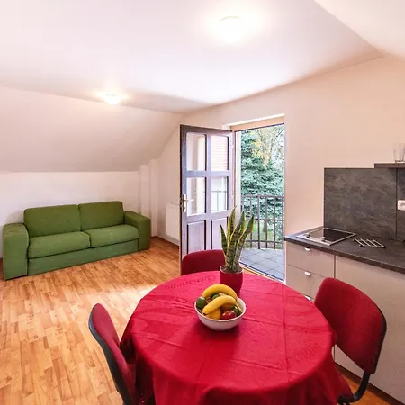 Stribrna Lhota 3* Mníšek pod Brdy